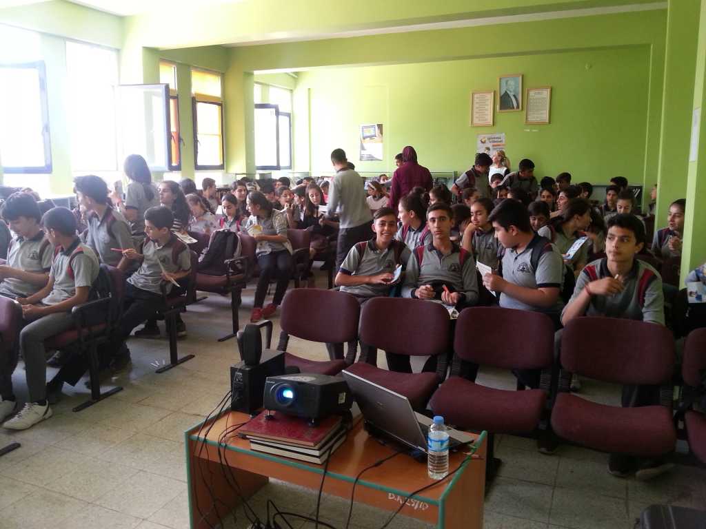 İzmir Menemen Şehit Er Serdar AMAK Ortaokulu'nda Bilinçli ve Güvenli İnternet Semineri