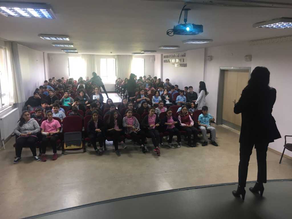 İstanbul Şişli Talat Paşa Ortaokulu'nda Bilinçli ve Güvenli İnternet Semineri