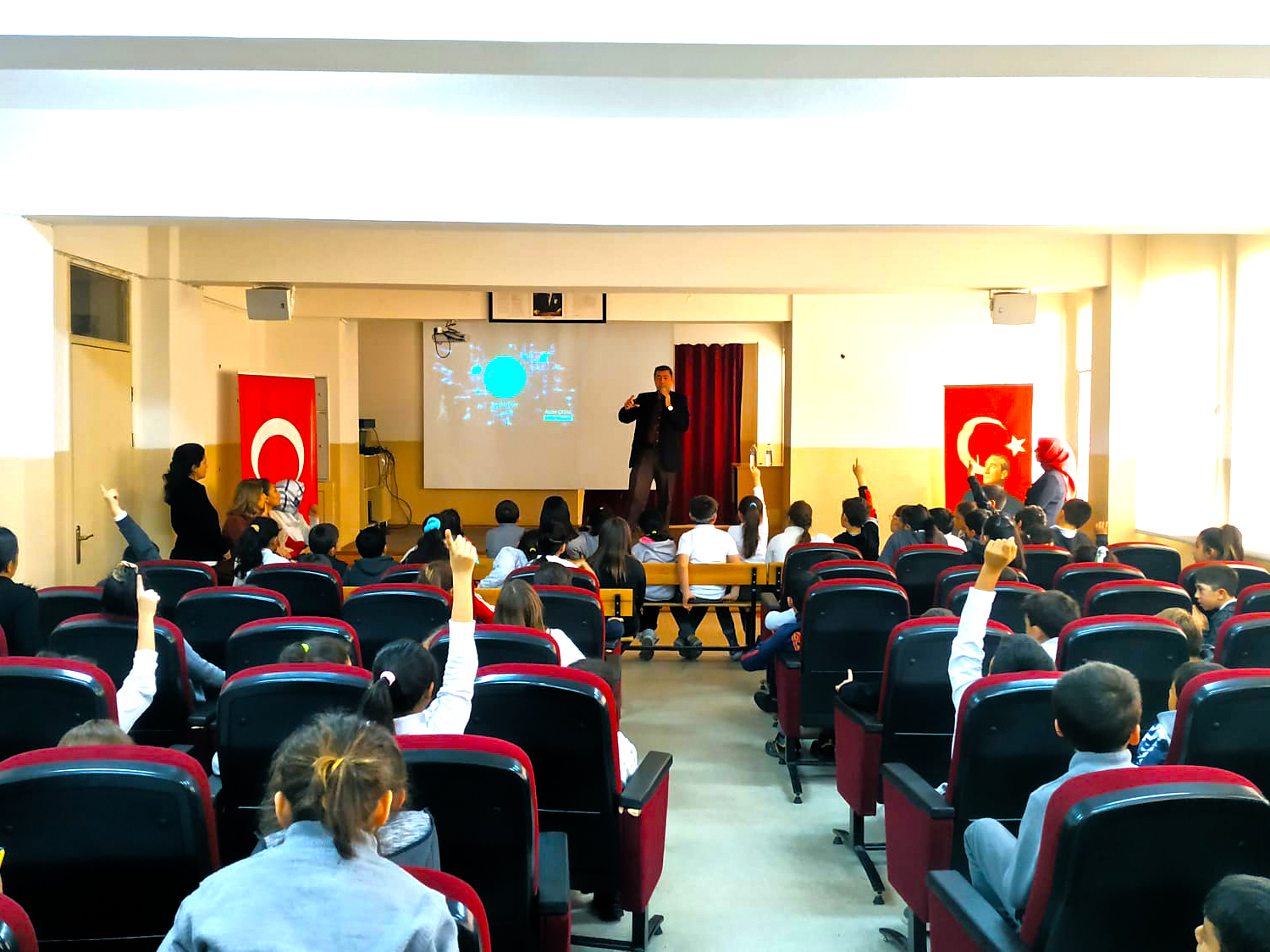 Ankara Keçiören Mevlana İlkokulu Öğrencilerine Yönelik Bilinçli ve Güvenli İnternet Kullanımı Semineri