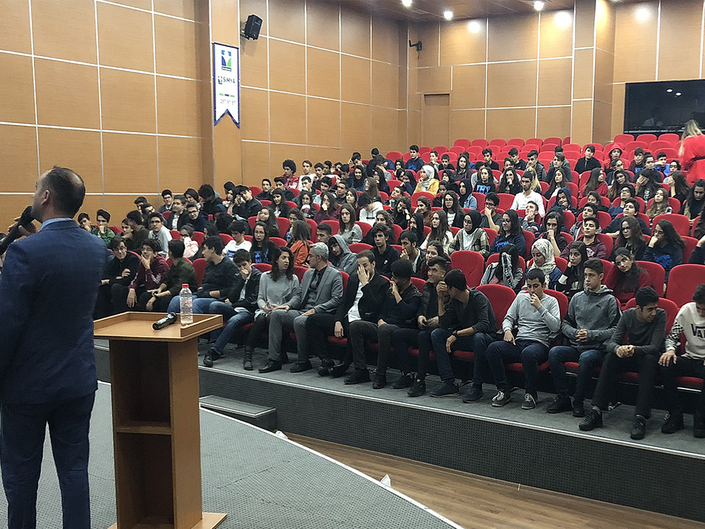Diyarbakır Simya Koleji'nde Biliniçli ve Güvenli İnternet Semineri