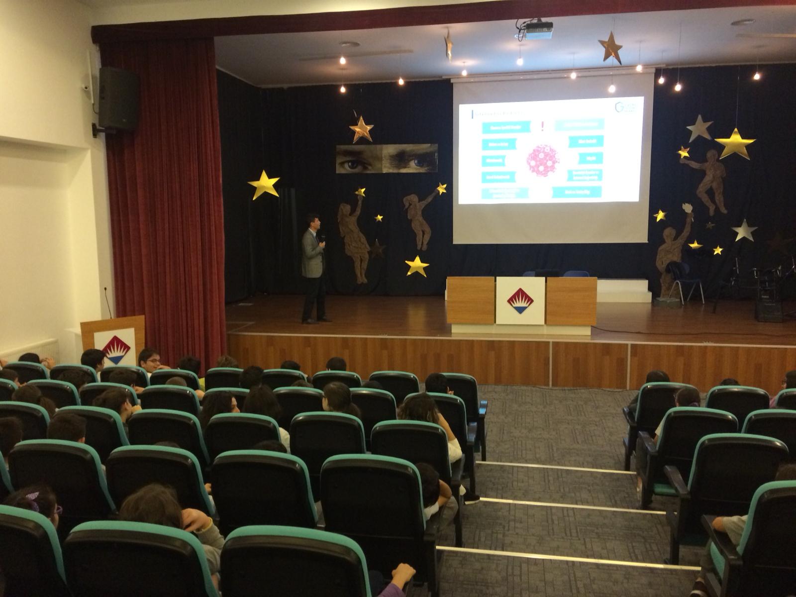 Çorum Özel Bahçeşehir Ortaokulu'nda Bilinçli ve Güvenli İnternet Semineri