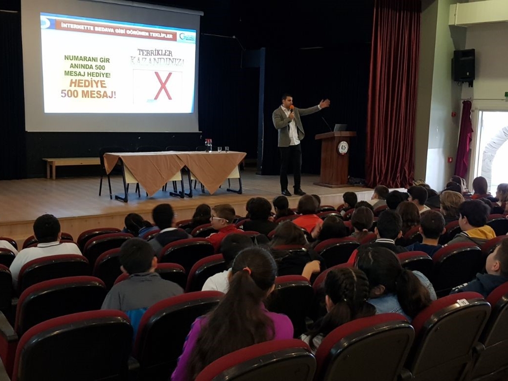İstanbul TOKİ Avrupa Konutları Ortaokulu'nda Bilinçli ve Güvenli İnternet Semineri