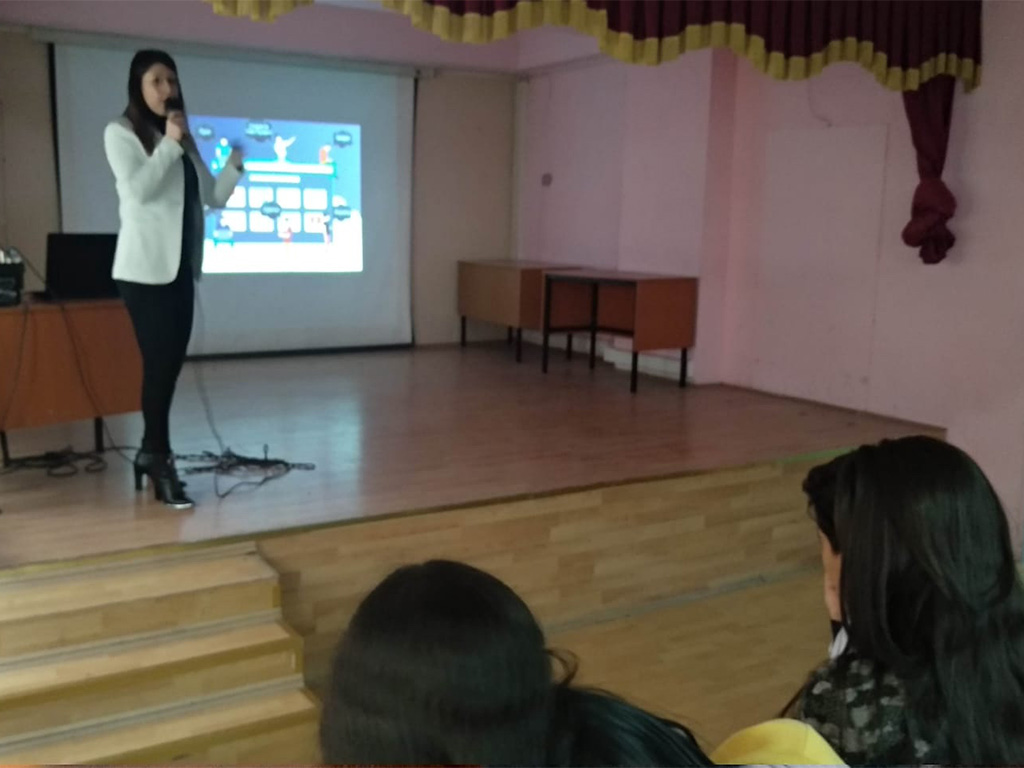 Ankara Etimesgut Sakarya Ortaokulu'nda Bilinçli ve Güvenli İnternet Semineri