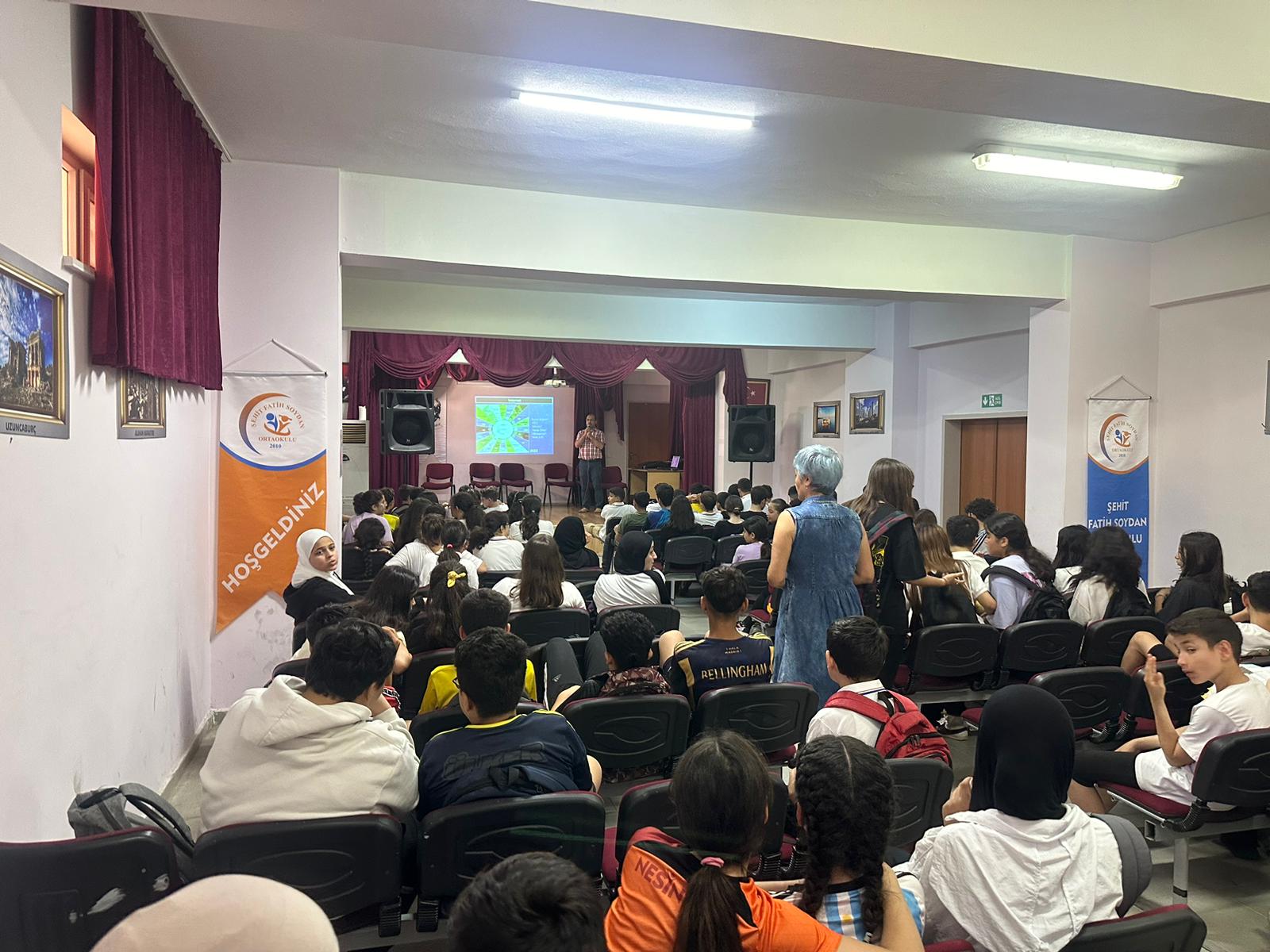 Mersin Mezitli Şehit Fatih Soydan Ortaokulu Öğrencilerine Yönelik Bilinçli ve Güvenli İnternet Kullanımı Semineri