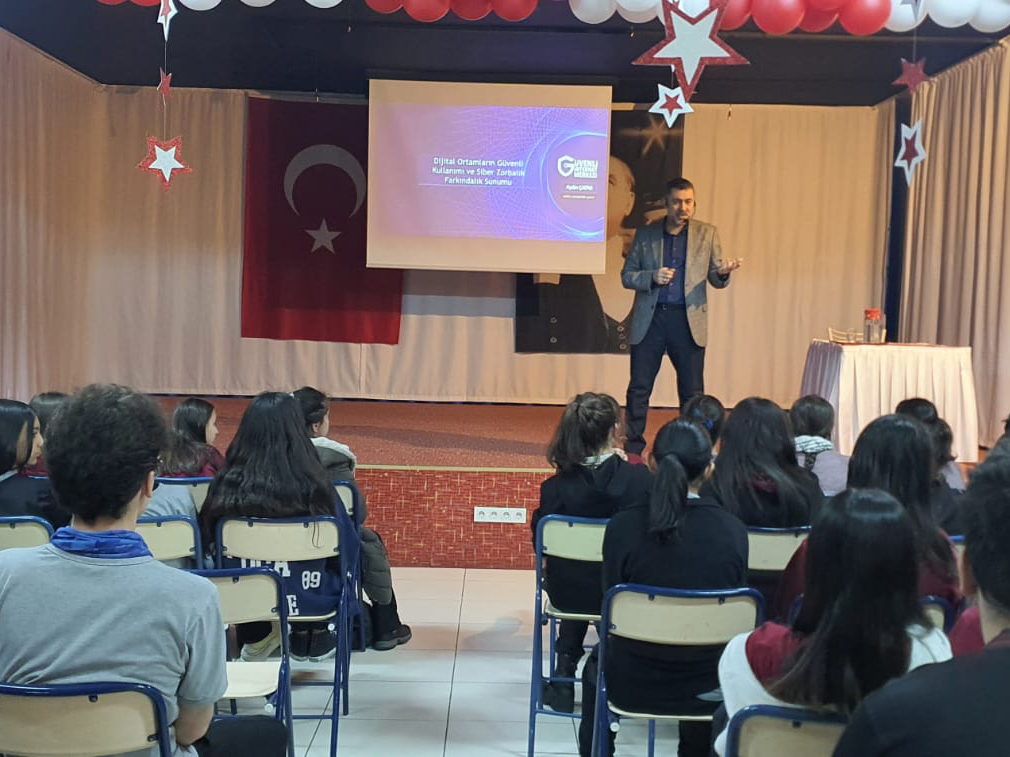 Ankara Etimesgut Özel Altın Eğitim Anadolu Lisesi Öğrencilerine Yönelik Bilinçli ve Güvenli İnternet Kullanımı Semineri