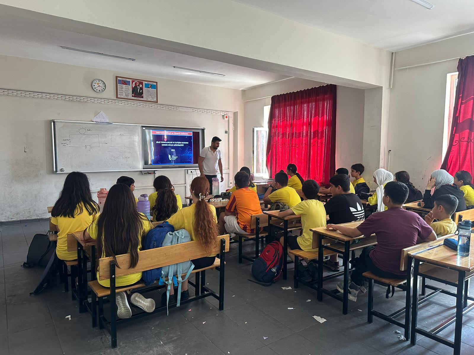 Mersin Yenişehir Ayşe Polat Ortaokulu Öğrencilerine Yönelik Bilinçli ve Güvenli İnternet Kullanımı Semineri