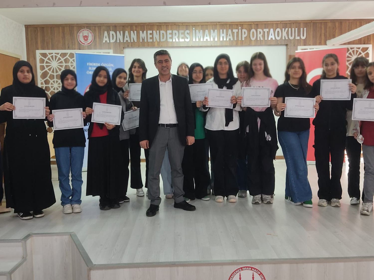 Ankara Pursaklar Adnan Menderes İmam Hatip Ortaokulu Öğrencilerine Yönelik Bilinçli ve Güvenli İnternet Kullanımı Semineri