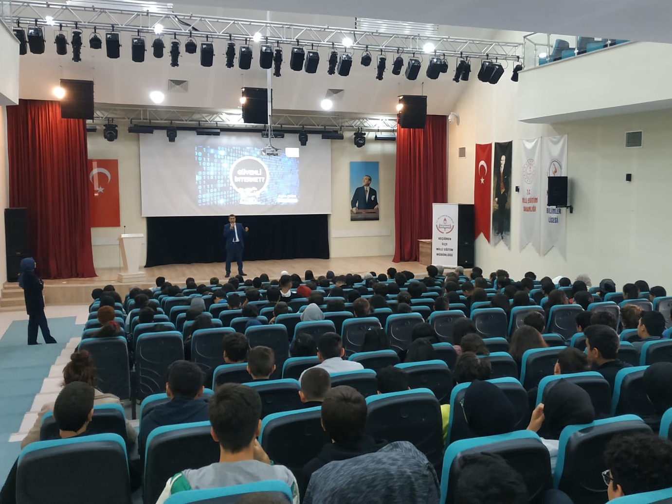 Ankara Keçiören Vecihi Hürkuş Anadolu Lisesi Öğrencilerine ve Velilerine Yönelik Bilinçli ve Güvenli İnternet Kullanımı Semineri