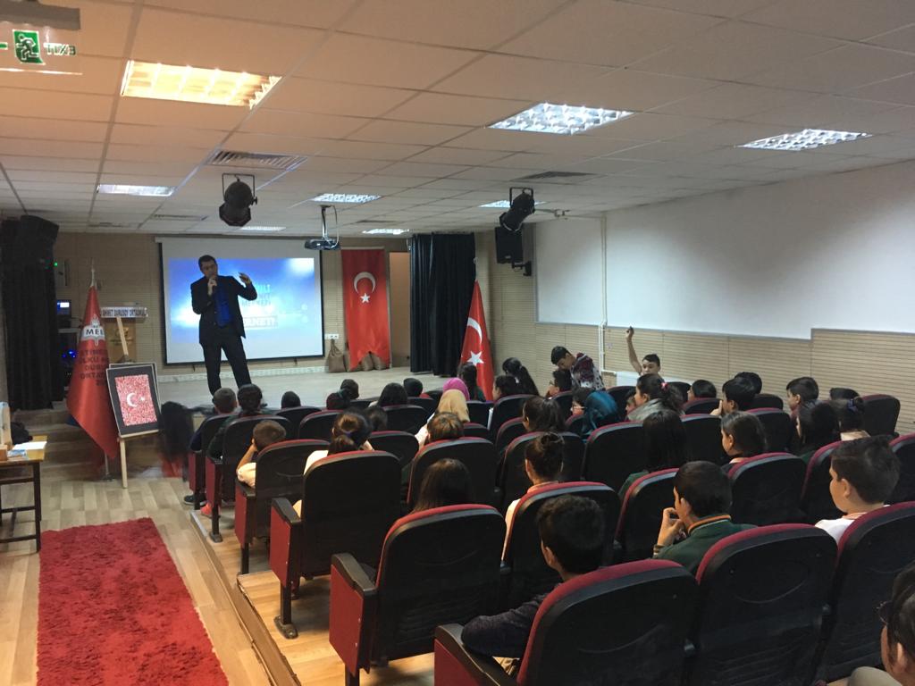Ankara Etimesgut Ülkü Ahmet Durusoy Ortaokulunda, Bilinçli Ve Güvenli İnternet Semineri