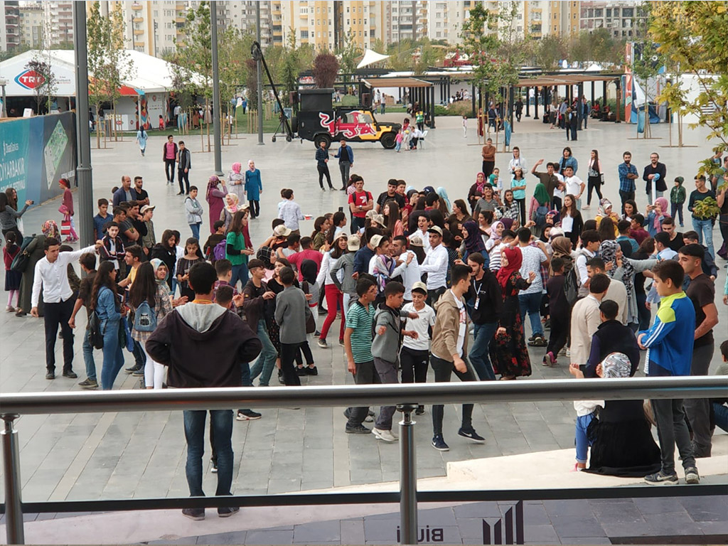 Güvenli İnternet Tırı Diyarbakır Ziraat Gençlik Festivali'nde