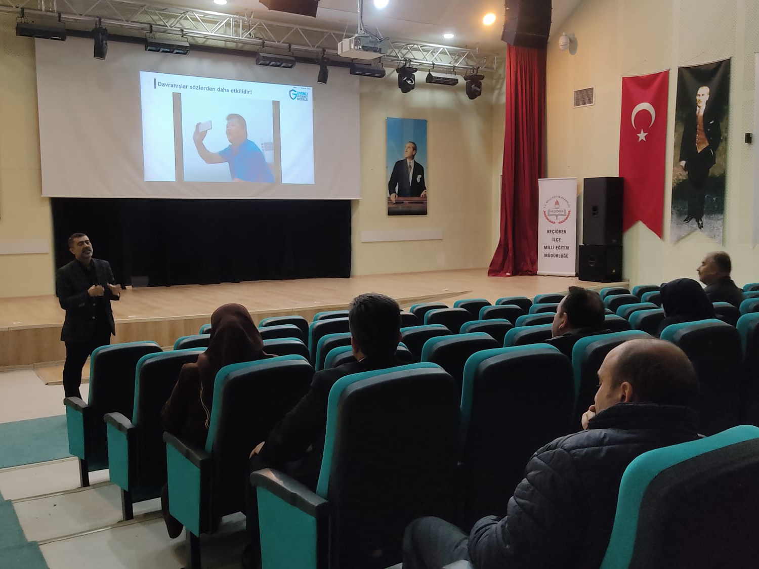 Ankara Keçiören Vatansever Şehit Tümgeneral Aydoğan Aydın Fen Lisesi Velilerine Yönelik Bilinçli ve Güvenli İnternet Kullanımı Semineri