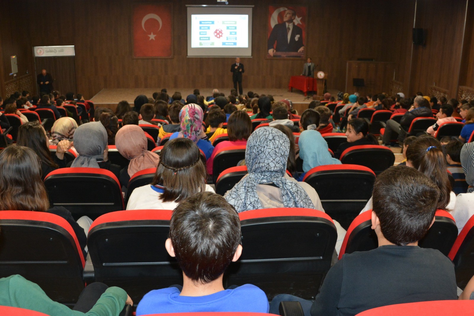 Kütahya Gediz Mehmetçik Ortaokulunda, Bilinçli ve Güvenli İnternet Semineri