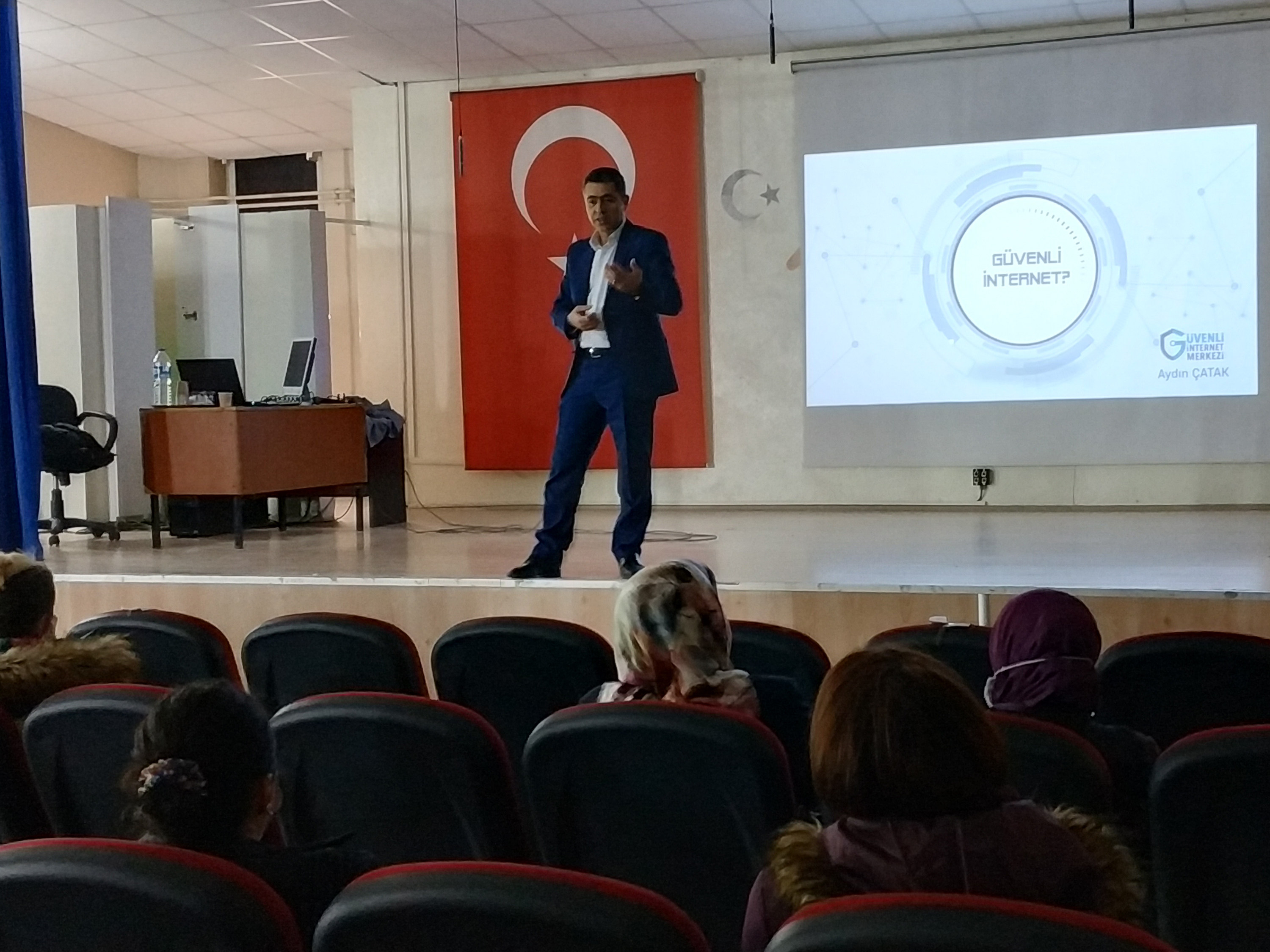 Ankara Etimesgut Şehit Ferhat Koç İlkokulu Velilerine Yönelik Bilinçli ve Güvenli İnternet Kullanımı Semineri