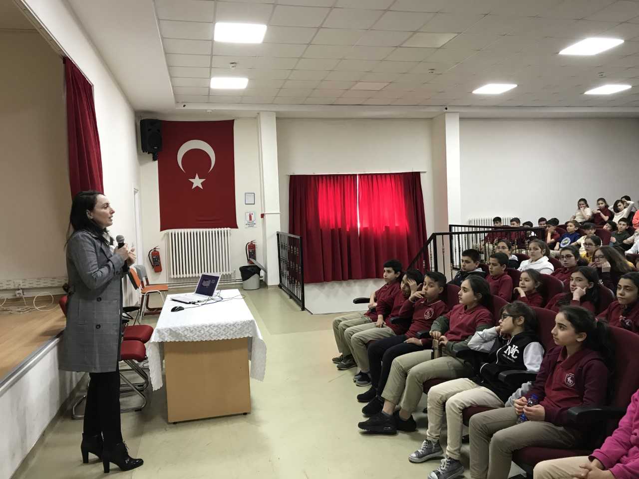 İstanbul  Kadıköy Faik Reşit Ünat  Ortaokulunda, Bilinçli Ve Güvenli İnternet Semineri