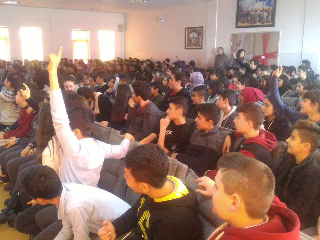 Ankara Yenimahalle Mehmet Ali Durak Ortaokulu'nda Bilinçli Ve Güvenli İnternet Semineri