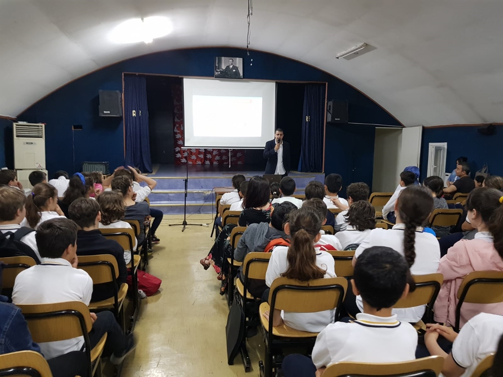 Bakırköy Aybars Ak Ortaokulu'nda Bilinçli ve Güvenli İnternet Semineri