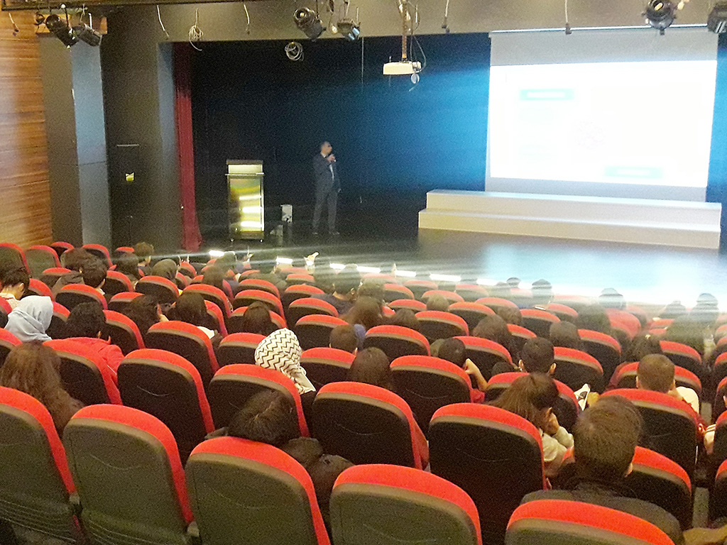 Diyarbakır Özel Yediiklim Okulları'nda Bilinçli ve Güvenli İnternet Semineri