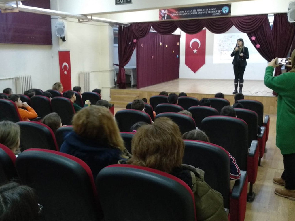 Ankara Etimesgut Eryaman Türkkonut İlkokulunda, Bilinçli ve Güvenli İnternet Semineri