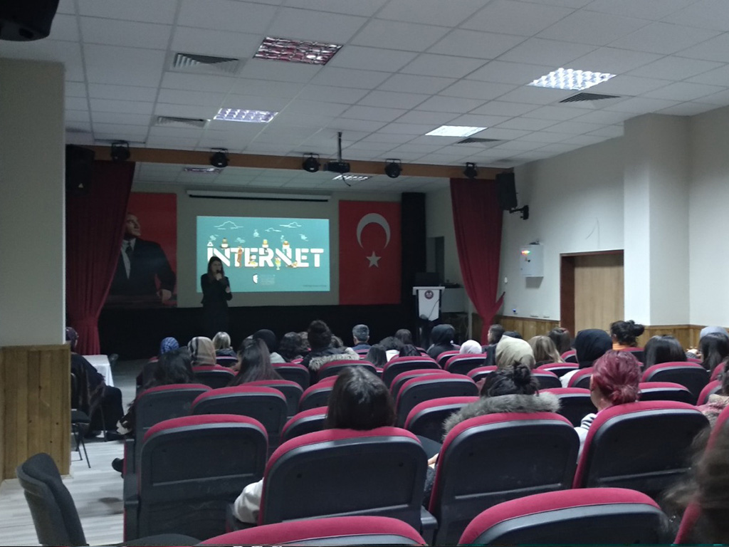Ankara Çankaya Ali Hasan Coşkun Mesleki ve Teknik Anadolu Lisesinde, Bilinçli ve Güvenli İnternet Semineri